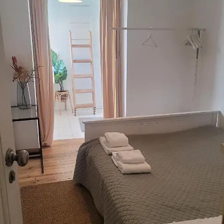 Konukevi Tiny With Private Bathroom - Bairro Alto Lisboa