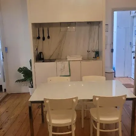 Guest house Tiny With Private Bathroom - Bairro Alto