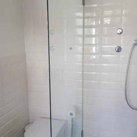 Gasthuis Tiny With Private Bathroom - Bairro Alto Lissabon